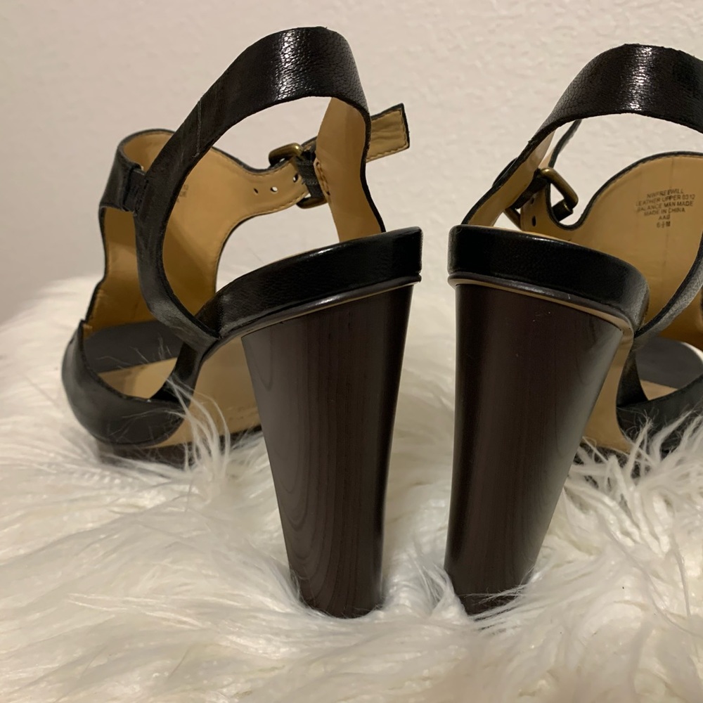 Nine West platform sandal. - Picture 3 of 3